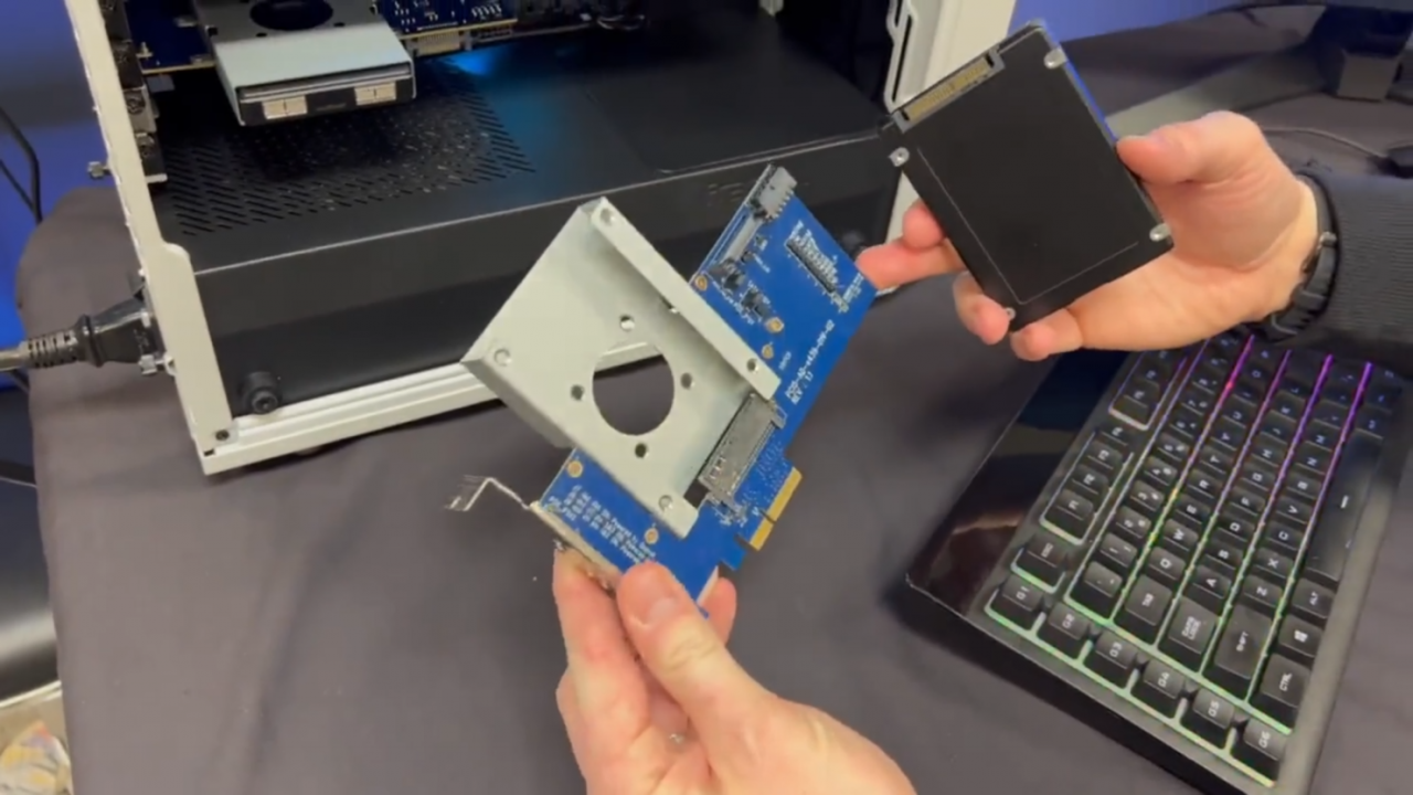 Intel在Alder Lake平台上展示使用三星PM1743 PCIe Gen 5.0 SSD，带宽几乎达到14GB/s