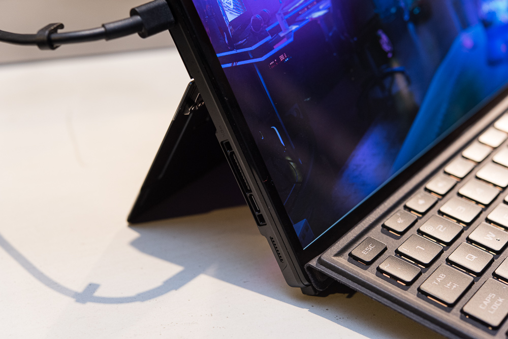 亲爱的我把 Mothership 缩小！ ROG FLOW Z13 电竞平版登场