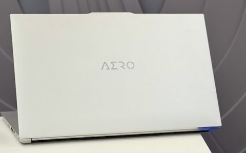 GIGABYTE AERO 16 创作者笔电动眼看，近乎无边框屏幕、全新航天级铝合金机身