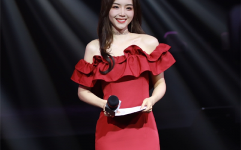 LPL又整新活，3位女主持、解说变身“红丝绒蛋糕”，哪款最经典？