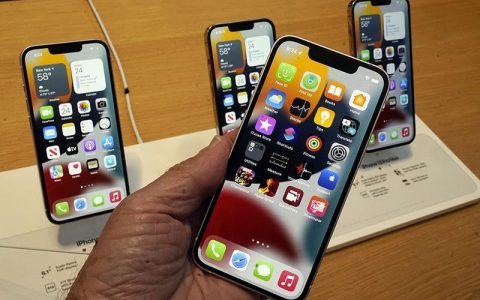 刘海终于要剪了？ 传苹果下一代 iPhone 改为「椭圆挖孔」