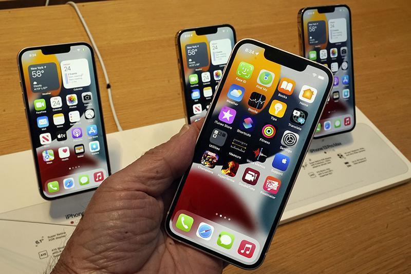 刘海终于要剪了？ 传苹果下一代 iPhone 改为「椭圆挖孔」
