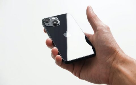 手机热销榜出炉：这款中阶机「唯一卖赢」iPhone 13