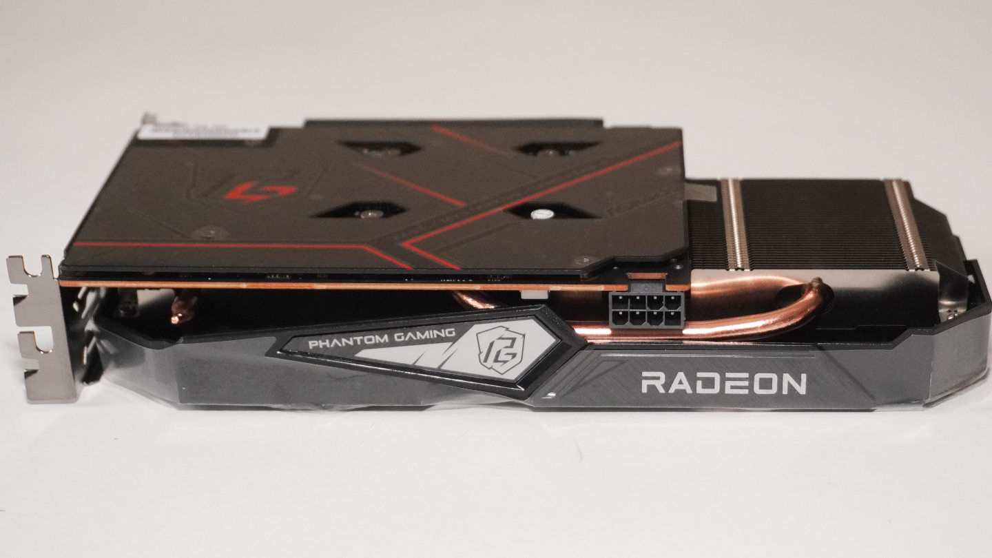 ASRock Radeon RX 6500 XT Phantom Gaming D 4GB OC搭载能供应更当功率的8Pin外接电源端子，对超频有一定帮助。