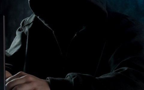 所以 NFT 是什么？ 买了一个 NFT 会买到你真的拥有什么的凭证 