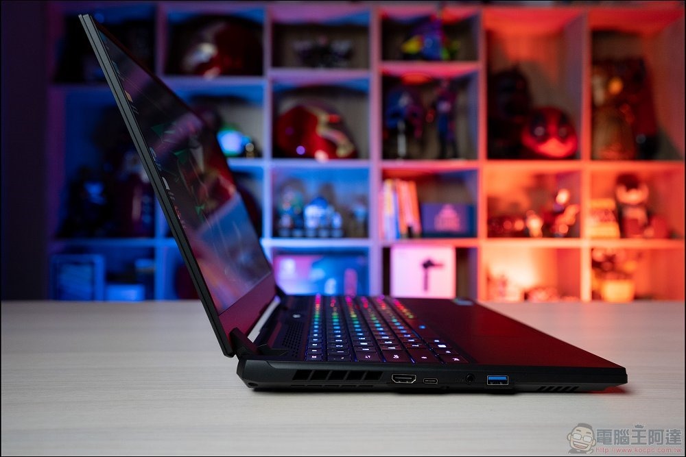 技嘉AORUS 15XE4炫影黑电竞笔记本开箱 -12