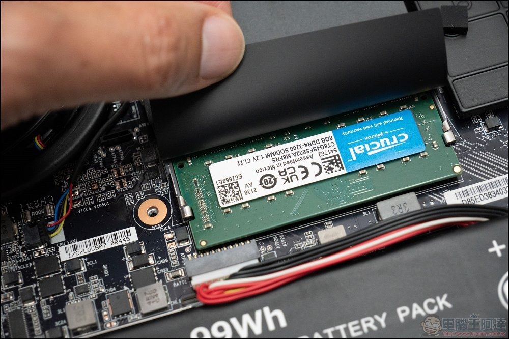 技嘉AORUS 15XE4炫影黑电竞笔记本开箱 -17