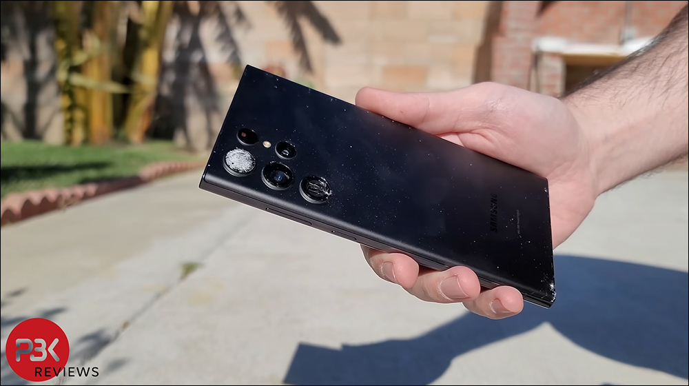 三星 Galaxy S22 Ultra 用户回报诡异屏幕亮条，只是 Bug 吗？ 