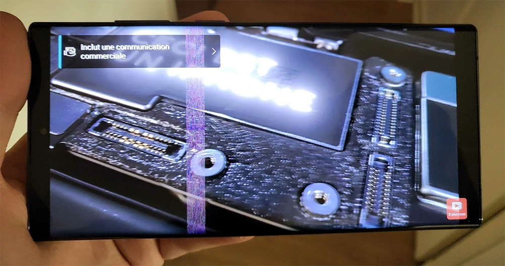 三星 Galaxy S22 Ultra 用户回报诡异屏幕亮条，只是 Bug 吗？ 