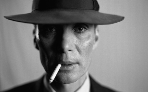 环球影业首度公开席尼·墨菲在克里斯多福·诺兰新作《欧本海默》电影中的扮相 