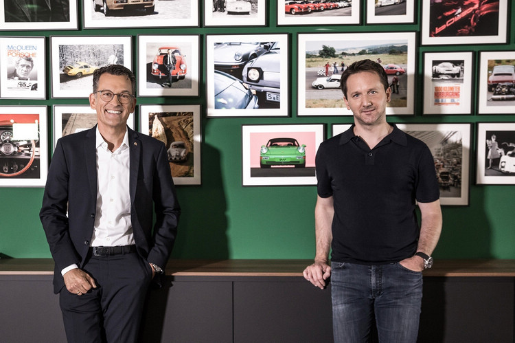 德国保时捷总裁 Alexander Pollich（左）与保时捷外观设计总监 Peter Varga（右）。