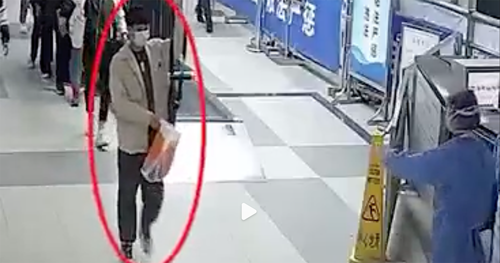 有人在身上贴满「160 个」Intel 第 12 代 CPU 试图走私闯海关