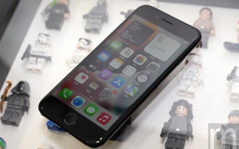 终于加入5G连网的第三代IPhone SE动手玩，与IPhone 13 Mini比较