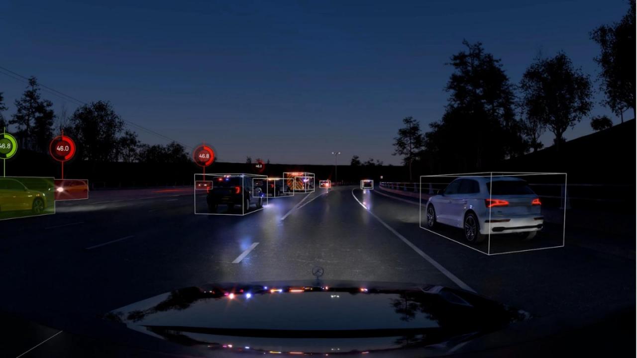 DRIVE Map的数据除了来自专门的街景车，也由数以百万计的车辆提供实时信息。