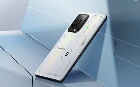 外观上做了明显改变的黑鲨5系列游戏手机亮相，加码推出RS版本与中国航天特殊版