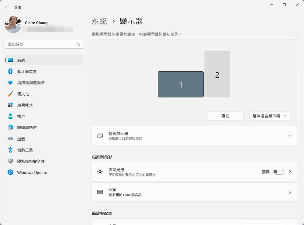 如何在 Windows 11 上为不同显示器与不同虚拟桌面设置壁纸背景？