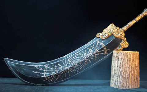 猛男专用武器！ 粉丝将《艾尔登法环》拉塔恩「碎星大剑」实体化