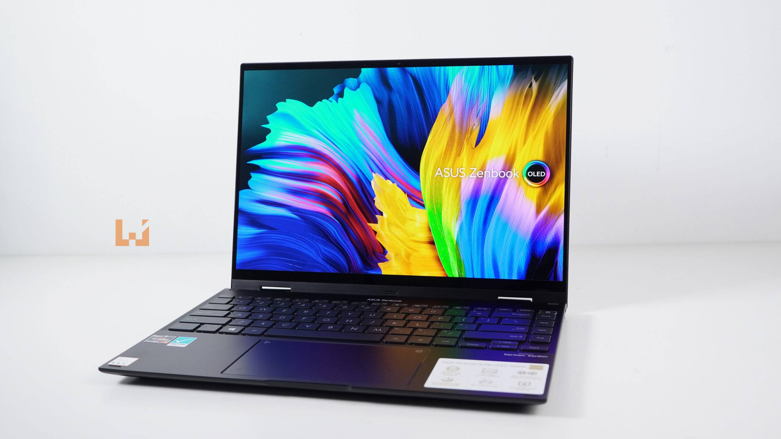 更鲜艳的色彩为用户带来更生动的视觉体验！Asus ZenBook 14 FLIP OLED评测！