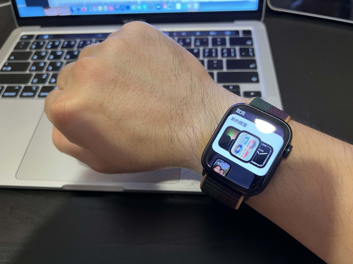 Apple Watch 同志骄傲月 彩虹表带