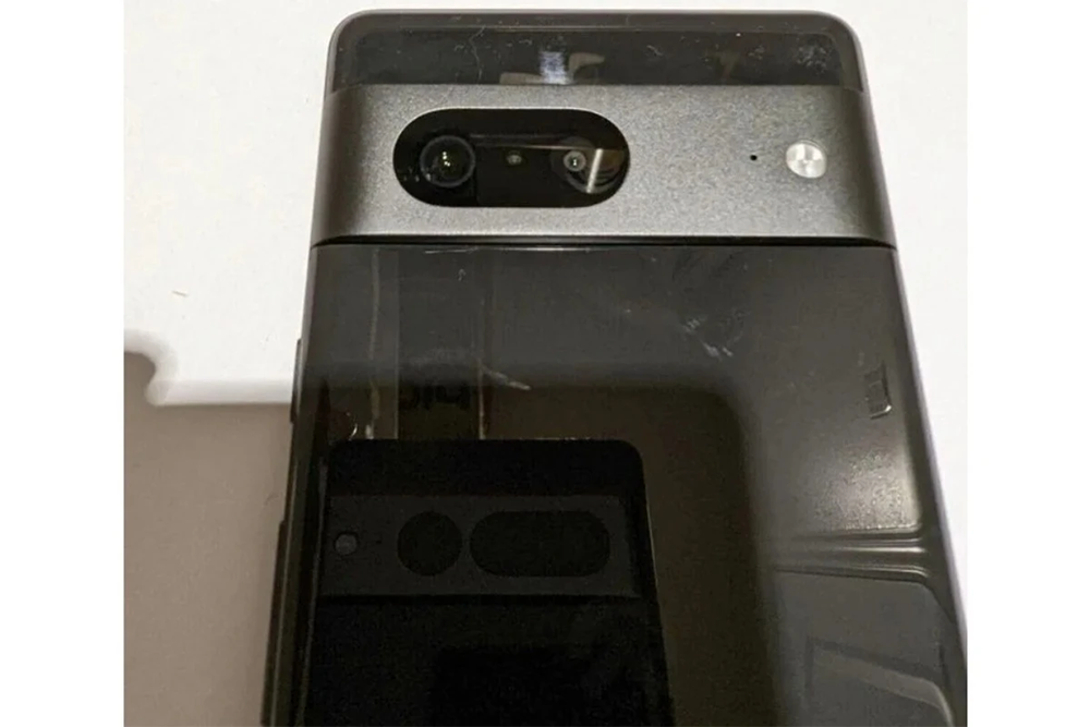 Pixel 7 原型机被拿到 eBay 卖，还疑似揭露了 Pixel 7 Pro 的实拍...