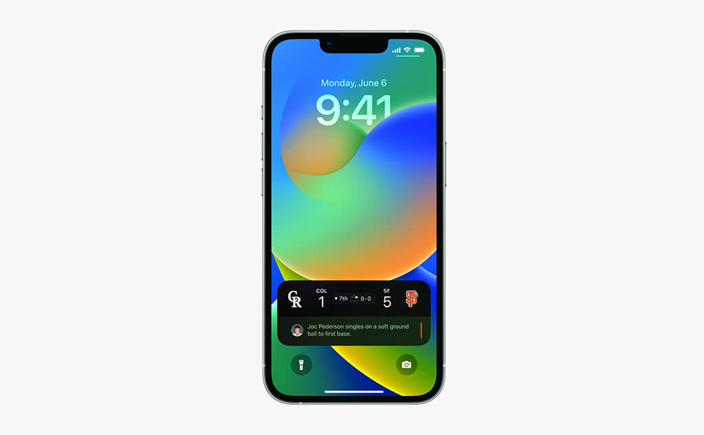 iPhone 锁定画面底部还新增了全新的「实时动态」