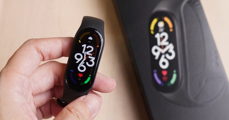 小米手环 7 实测，全天候纪录血氧、更大更实用的平价手环