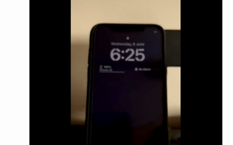 网友意外在iOS 16测试版触发AOD功能！不仅显示时间，还可自订显示天气/电量/行事历等！