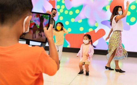 苹果将从6/20起于Apple Store恢复举办夏令营课程，免费学习创作电子漫画书