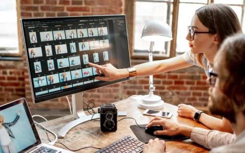 Adobe发布Photoshop和Lightroom跨屏幕应用的重大更新