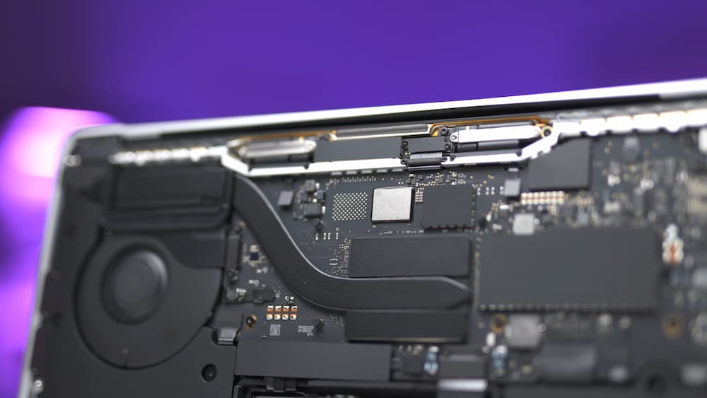 造成 M2 款 MacBook Pro 硬盘读取速度不如M1原因