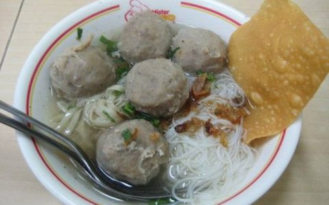 Steam免费摆摊模拟《印尼肉丸模拟器》极度好评 小心警察临检或整组被小偷搬走！