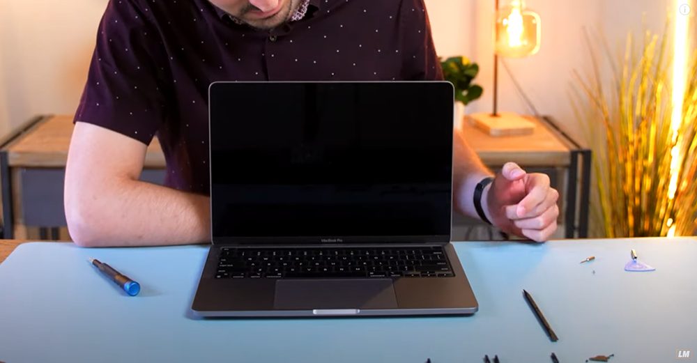 M1 MacBook Pro 可以升级至 M2 芯片吗？ 国外 YouTuber 进行了这项实测