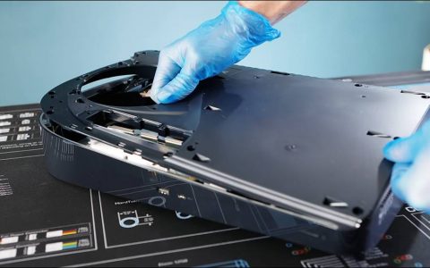 国外大神自制全球首款 PlayStation 5 Slim ：采用铜制机壳、机身仅 2 公分厚、内建水冷散热