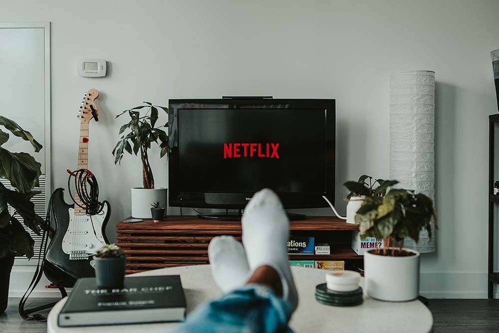 Netflix 使用新方法来打击「密码共享行为」，居住地以外使用超过两周就必须额外付费