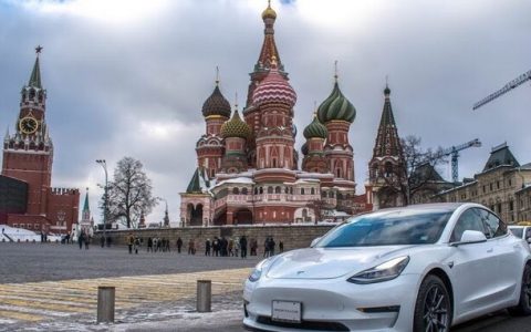 特斯拉新功能「翻车」，NFC 钥匙卡方便了车主也方便了偷车贼