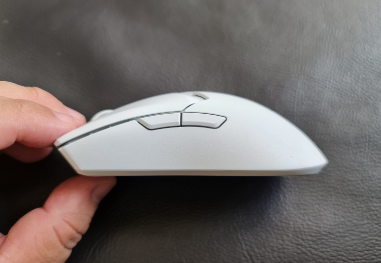 Razer Viper V2 Pro测评：仅58g！今年最强超轻量型无线电竞滑鼠之一？