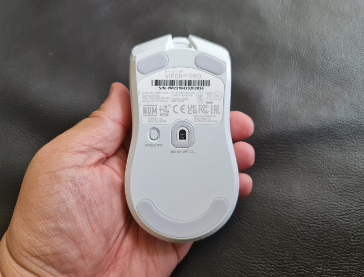 Razer Viper V2 Pro测评：仅58g！今年最强超轻量型无线电竞滑鼠之一？