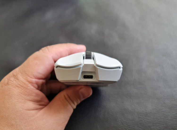 Razer Viper V2 Pro测评：仅58g！今年最强超轻量型无线电竞滑鼠之一？