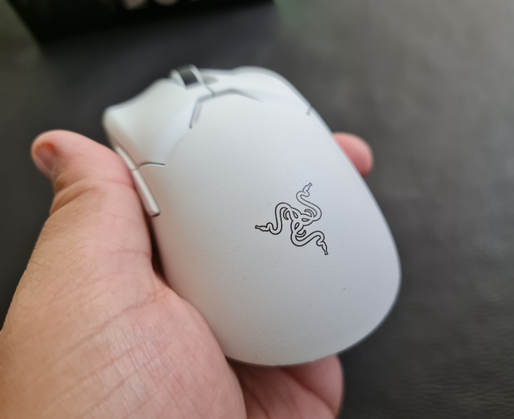 Razer Viper V2 Pro测评：仅58g！今年最强超轻量型无线电竞滑鼠之一？