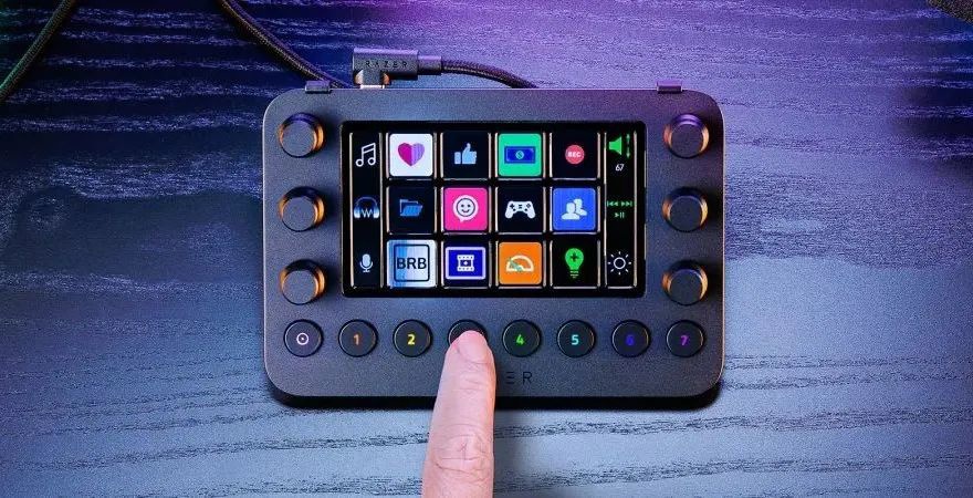 Razer推出直播控制台：12个Switchblade 触屏按键