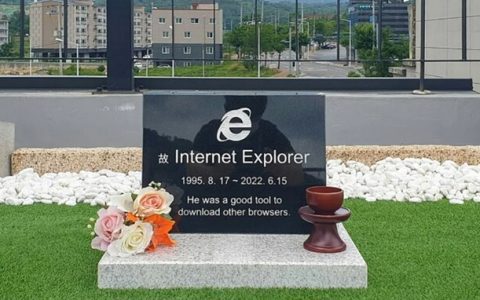 相爱相杀多年，微软Internet Explorer团队收到来自Mozilla的谢幕祝贺蛋糕