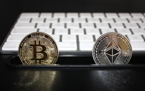 男子炒虚拟币被盗 称损失3800多万