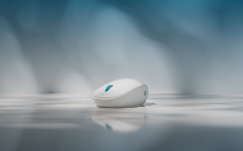 微软推出蓝牙无线「海洋鼠标」采用 20% 回收塑料及 100% 可回收包装设计