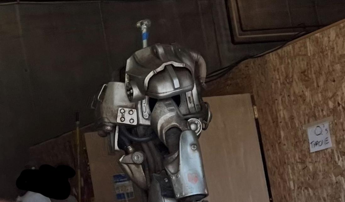 《Fallout》真人剧新片场泄露动力装甲