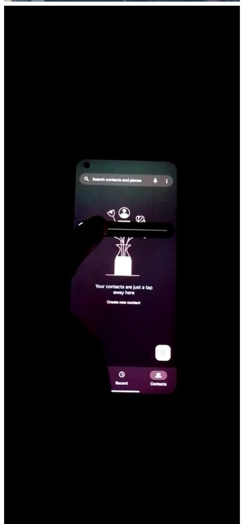 Nothing Phone (1)再曝品控问题：这次是闪光灯装歪了！