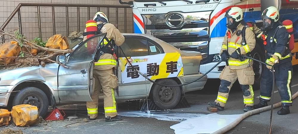 林志颖驾驶特斯拉起火引发锂电池讨论 锂电池使用与灭火注意整理