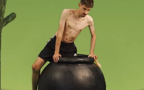 哭啊！ 德国玩家扮成壶男玩《铁鎚爬山》 使用特制锤子控制器加倍崩溃！