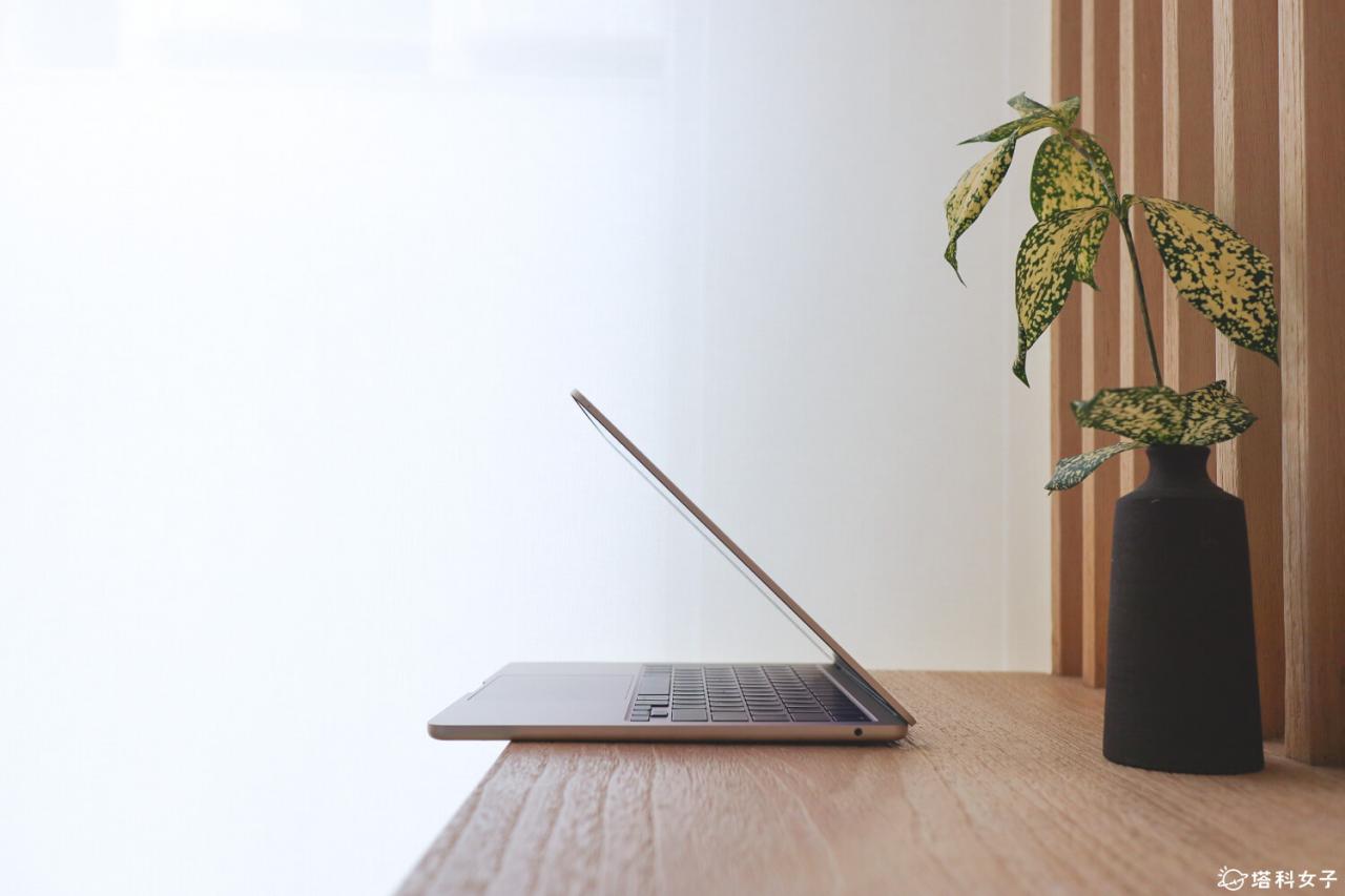 MacBook Air M2 星光色开箱：轻薄机身
