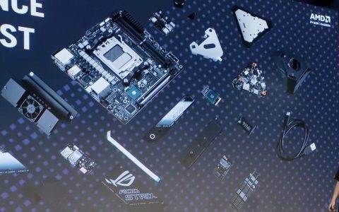 「旗舰」级别的 mATX 规格 AM5 主板，ROG Crosshair X670E Gene 正式亮相