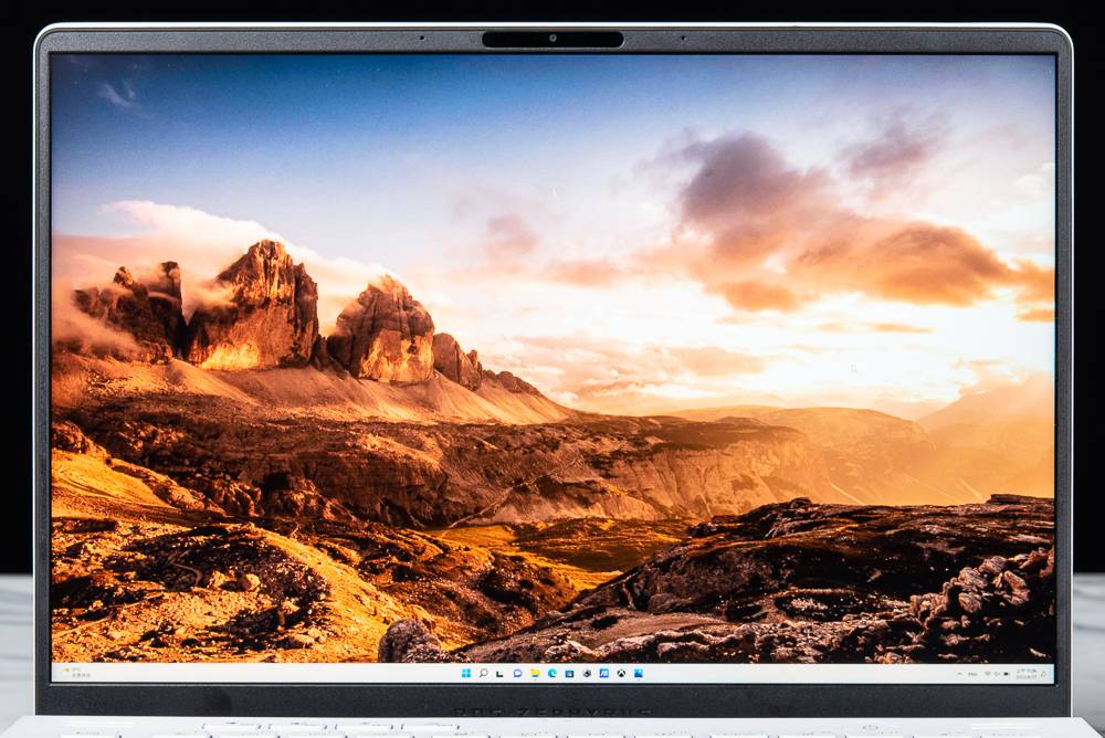 双 A 骄傲！ ROG Zephyrus G14 2022 测试报告 / 液金均温散热与 Nebula 显示器